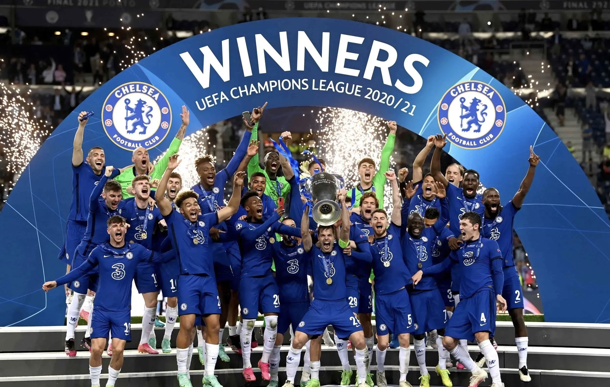 那不勒斯横扫切尔西，莱万扛起全队