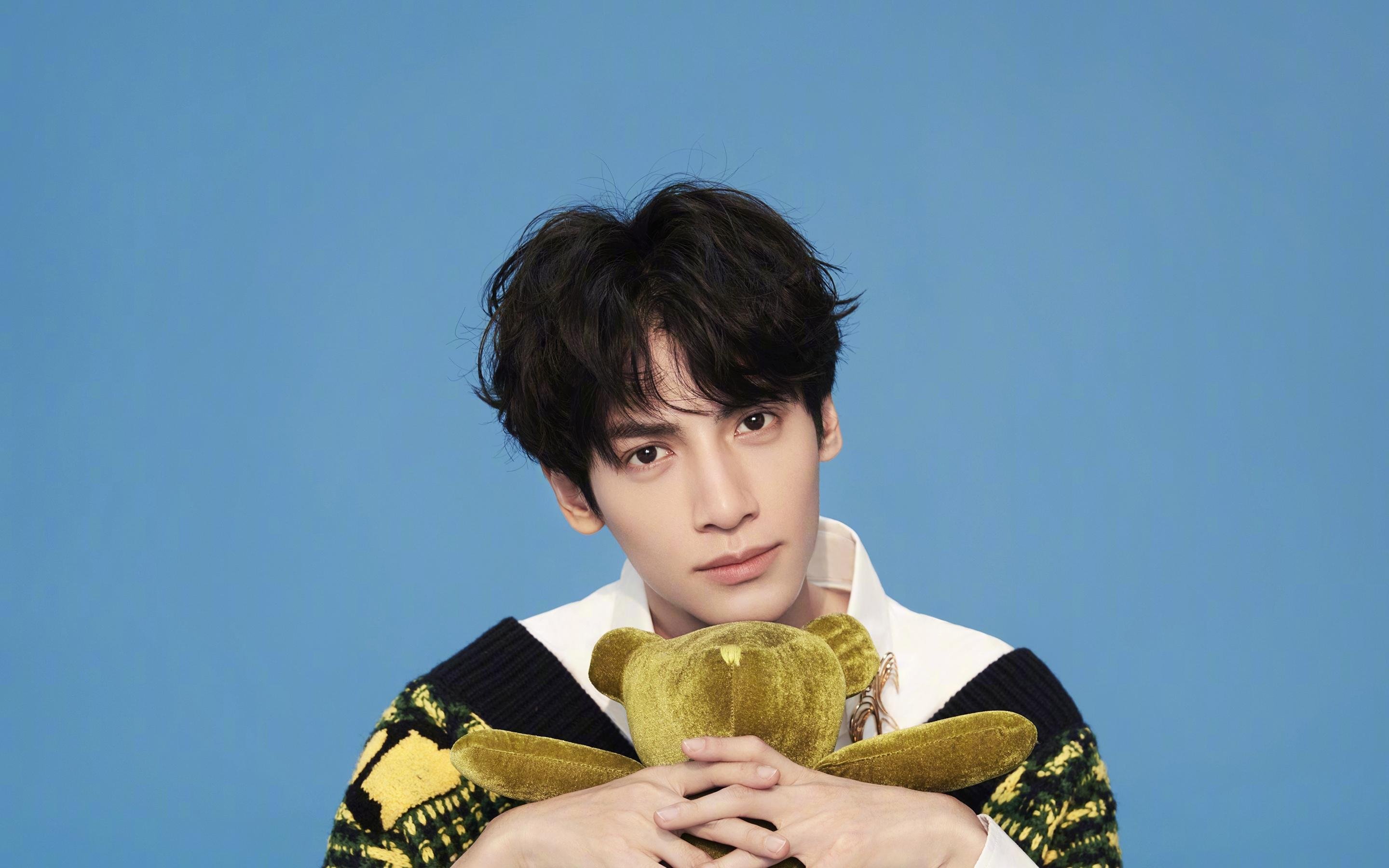 当非洲鼓点遇上威斯特法伦风暴，苏亚雷斯在足球舞台中心的聚光灯定律